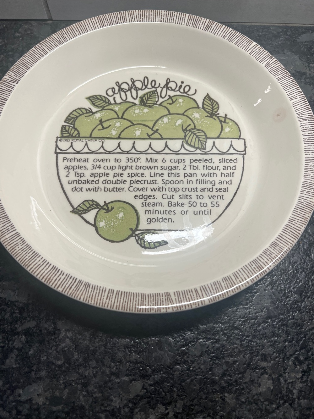 'VINTAGE Apple Pie' 10” Ceramic Pie Plate with Apple pie recipe Green and White